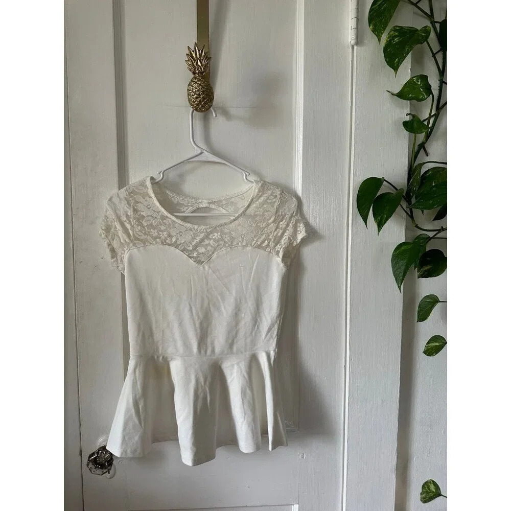 Ambiance Apparel Women’s size small white lace shirt